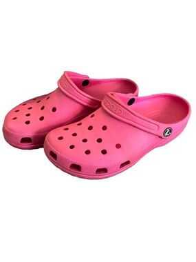IN GREAT CONDITION! CROCS IN HOT PINK WOMEN’S SIZE 9 MEN’S SIZE 7